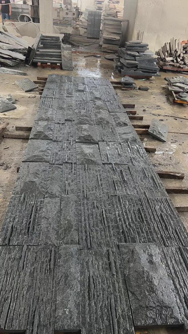 Kaiyun体育网站：自然面花岗岩石材加工：自然面背景墙、石材影视墙及园林景观墙(图4)