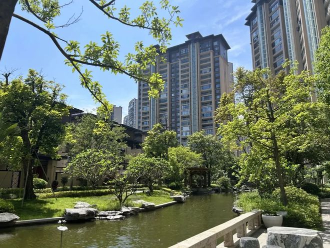 龙光地产汕头御海天禧、御海天韵双获“汕头市园林式单位”殊荣！(图1)