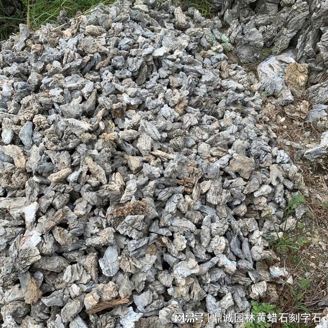 Kaiyun体育网站：如何利用小英石纹路堆叠打造和谐假山美感？(图2)