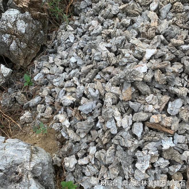 Kaiyun体育网站：如何利用小英石纹路堆叠打造和谐假山美感？(图3)