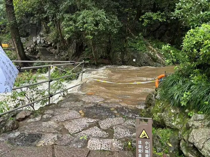 Kaiyun体育网站：财经早参杭州灵隐寺发大水？景区回应；一事业单位被撤销登记：严重损害形象；俄罗斯达吉斯坦恐袭事件致9死25伤(图3)