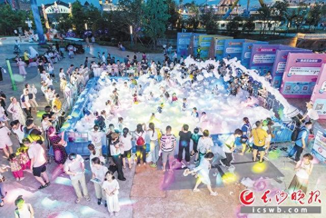 Kaiyun（中国体育）：晨读计划｜暑期长沙各大景区延长营业时间！743所中小学校体育场馆免费开放(图1)