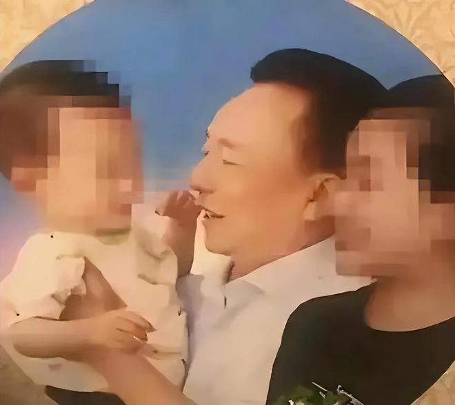 Kaiyun（中国体育）：包养10位情妇睡觉翻牌生下11个私生子年近古稀还在拼命生娃(图2)
