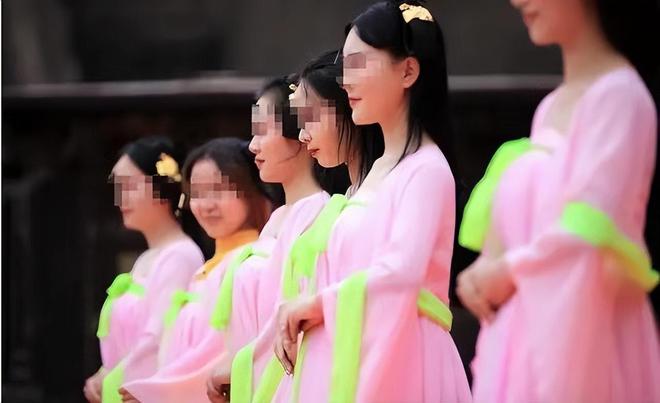 Kaiyun（中国体育）：包养10位情妇睡觉翻牌生下11个私生子年近古稀还在拼命生娃(图6)
