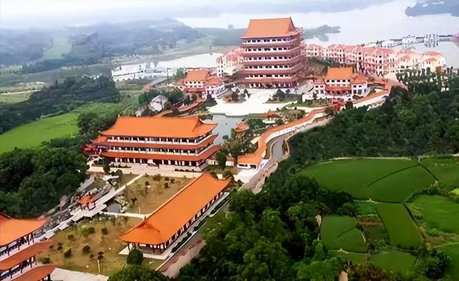 Kaiyun（中国体育）：包养10位情妇睡觉翻牌生下11个私生子年近古稀还在拼命生娃(图9)