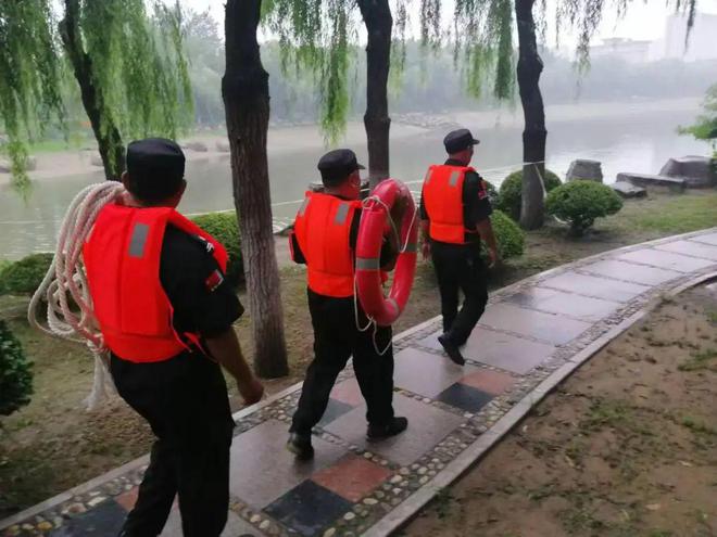Kaiyun（中国体育）：潍坊市园林环卫服务中心：筑牢防溺水防线守护景区群众安全(图2)