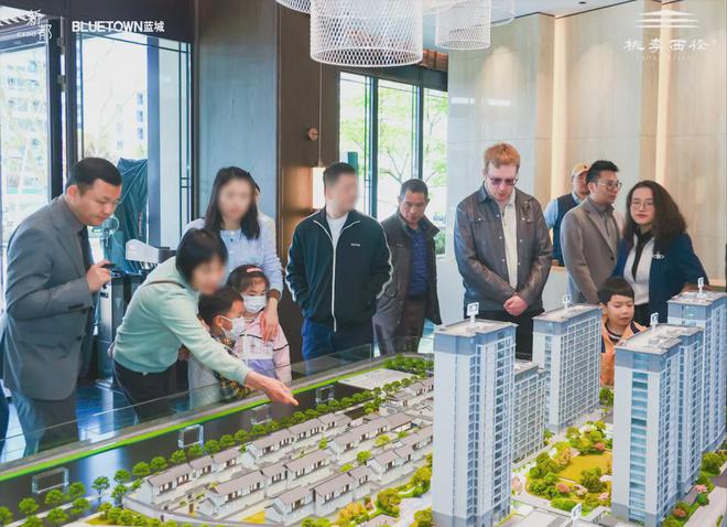 西径里(售楼处)首页网站2024最新房价-户型-容积率-售楼中心电话(图1)