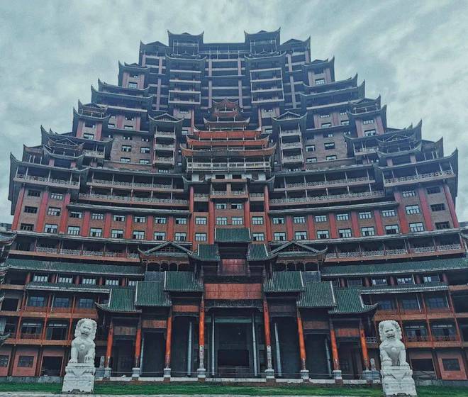 离谱！17亿摘关公脑袋又花15亿科学搬家？(图8)