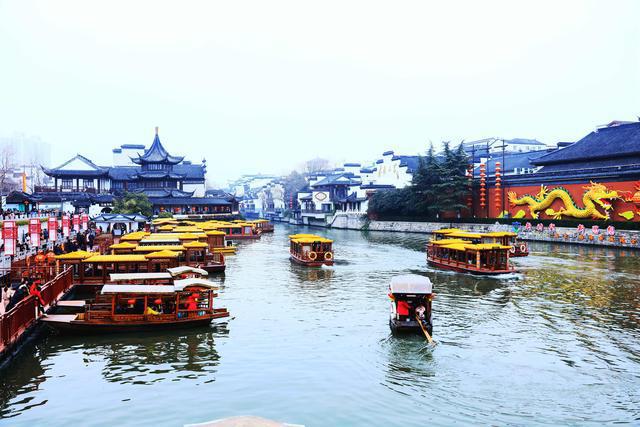 中国最火爆的5A级景区：免门票景更美十里笙歌全程无尿点！(图1)