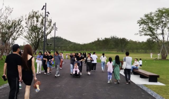 周末预约全满！上海人都要去爬山申城多了一处打卡地上海会客厅(图8)