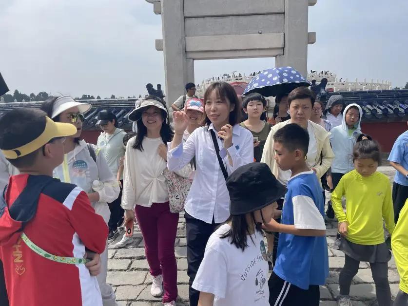 Kaiyun体育网站：相约最美中轴线丨一步一景皆学问她在皇家园林做科普(图1)