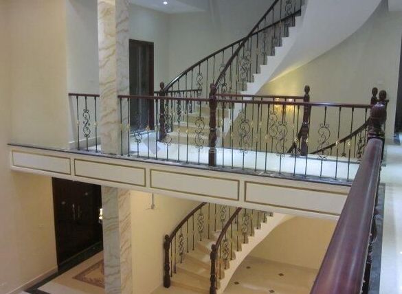 农村三层别墅花50万修建现10万卖不出有假山鱼塘！(图3)
