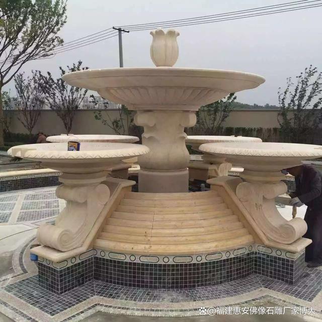 Kaiyun体育网站：石雕花盆与喷水池：打造私密空间的静谧之美（多图欣赏）(图2)