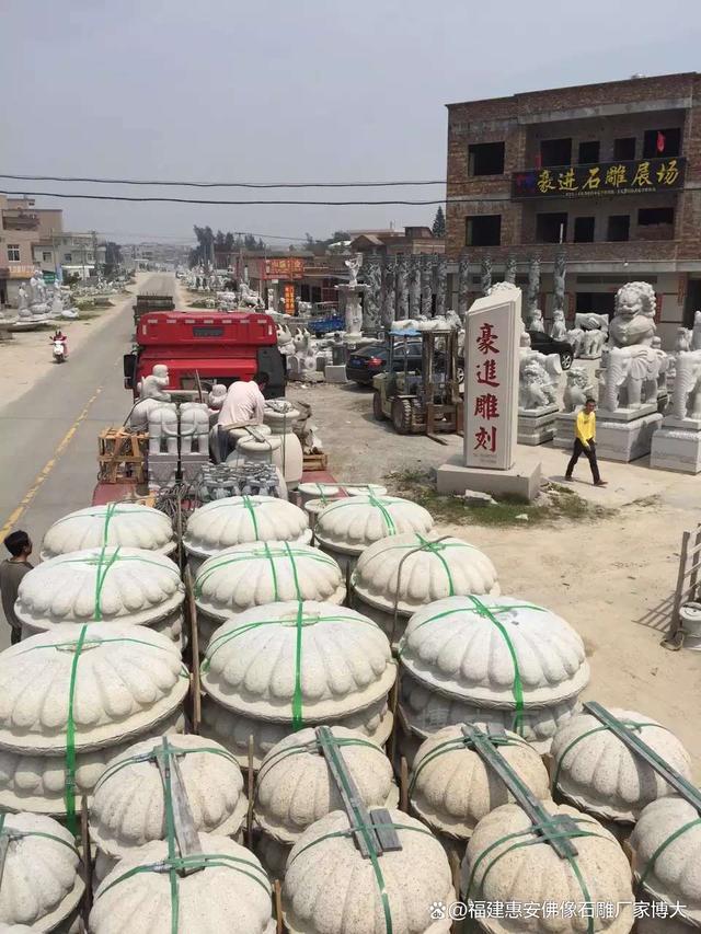 Kaiyun体育网站：石雕花盆与喷水池：打造私密空间的静谧之美（多图欣赏）(图3)