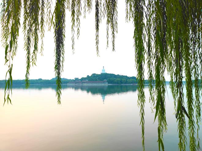 北京比故宫还古老的皇家园林秋色如诗如画标志建筑名气很大(图1)