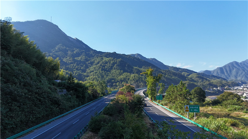 Kaiyun体育网站：大别山生态景观高速公路：一条串起生态、红色记忆与振兴的“美丽廊道”(图2)