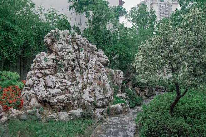 Kaiyun体育网站：天青色等烟雨我在雨季的南京园林等你。(图1)