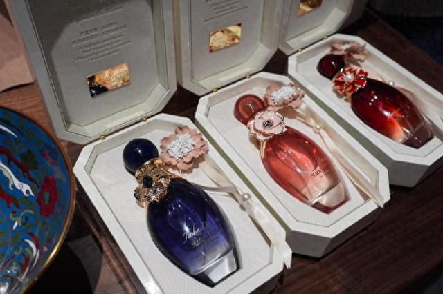 从乾隆花园到凡尔赛宫园林风貌200余件中外展品呈现诗意栖居(图1)