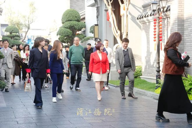 院纳乾坤风生水起国学专家麦玲玲盛赞江门滨江侨院(图4)