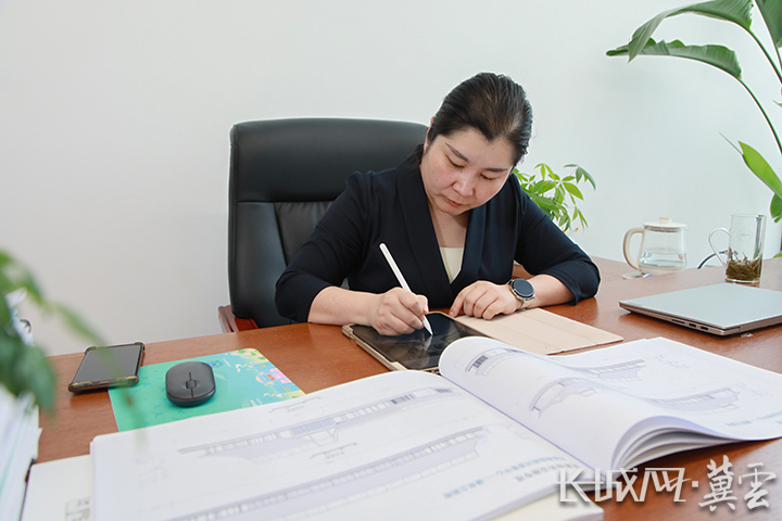 Kaiyun（中国体育）：接力吧！榜样力量武芳芳：用匠心描绘雄安蓝绿底色(图2)
