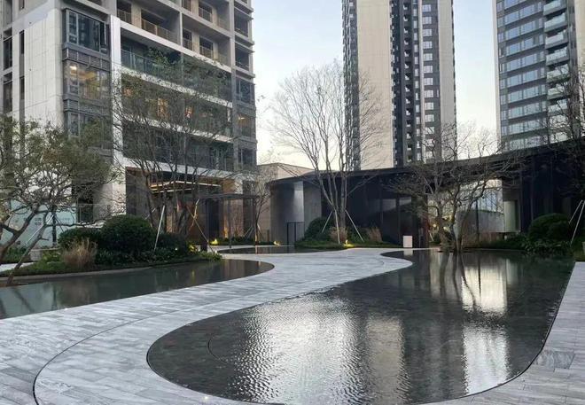 仁恒公园世纪三期占地面积：约22万㎡。•建筑面积：约18万㎡。(图7)