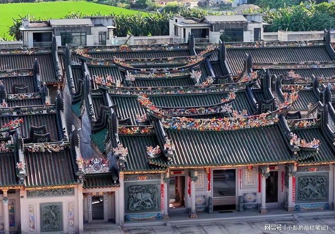 Kaiyun（中国体育）：10亿违建豪宅被推平屋主身份曝光官媒称完全合理！(图4)