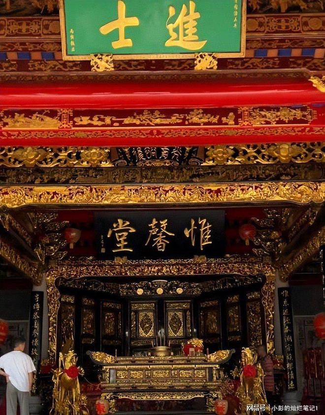 Kaiyun（中国体育）：10亿违建豪宅被推平屋主身份曝光官媒称完全合理！(图2)
