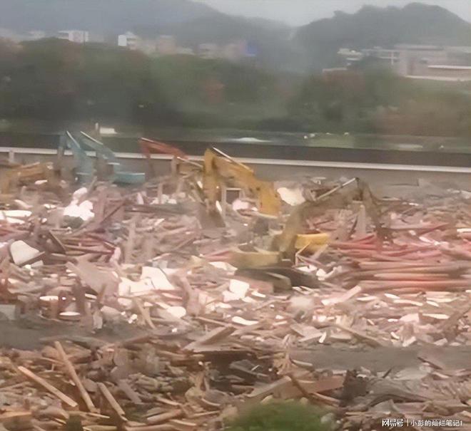 Kaiyun（中国体育）：10亿违建豪宅被推平屋主身份曝光官媒称完全合理！(图9)