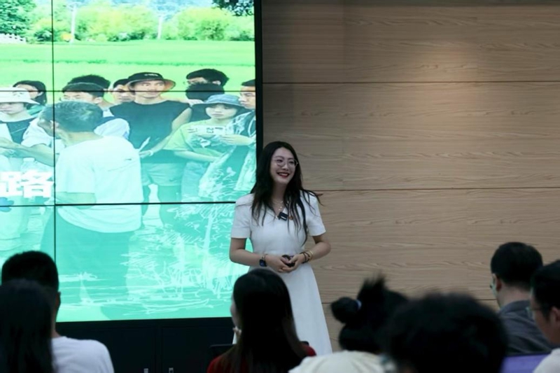 贵州民族大学熊媛教师团队：脚下有泥心中有光(图5)