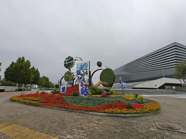 多措并举扮靓城市精美景观迎接“双节”(图1)