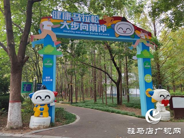 国庆小长假公园游人如织(图1)