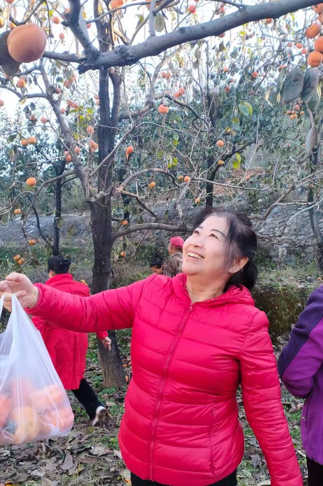 Kaiyun（中国体育）：重阳情满怀欢乐晚秋游——老年大学合唱班重阳游学记(图4)
