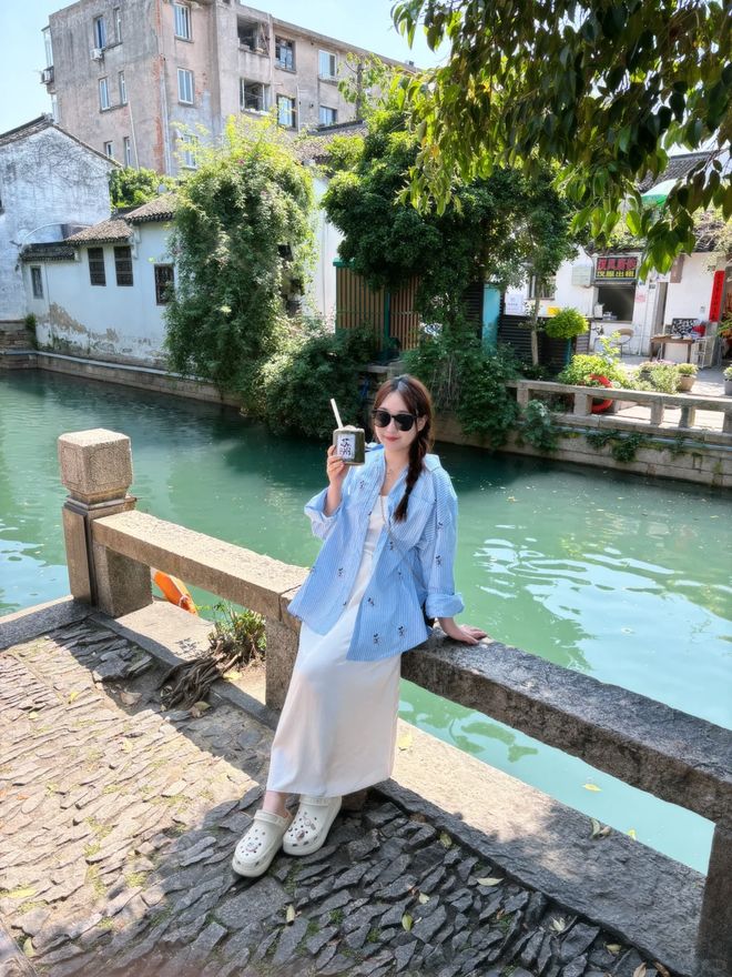 Kaiyun体育网站：苏杭本地金牌导游联系方式四天三晚行程报价与美食景点指南(图3)