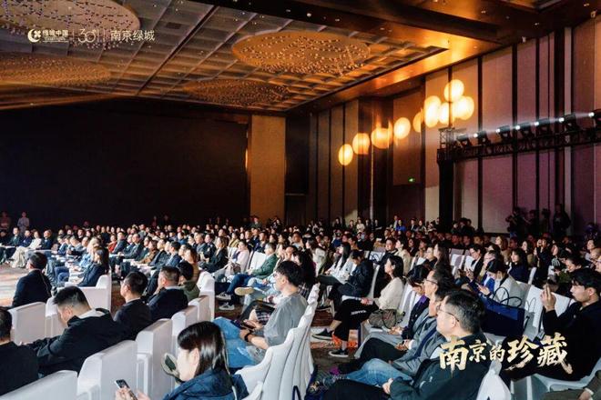 南京热搜好房！南京凤起潮鸣售楼处发布：凤起潮鸣营销中心！(图1)