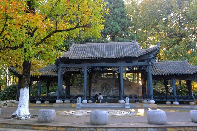 Kaiyun（中国体育）：云南曲靖寥廓公园环境优美文化深厚是假日休闲散心的好去处(图7)