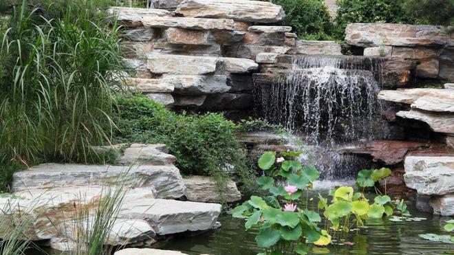 庭院假山石景如何做？学会这5点磊上几块山石让庭院美妙绝伦(图5)